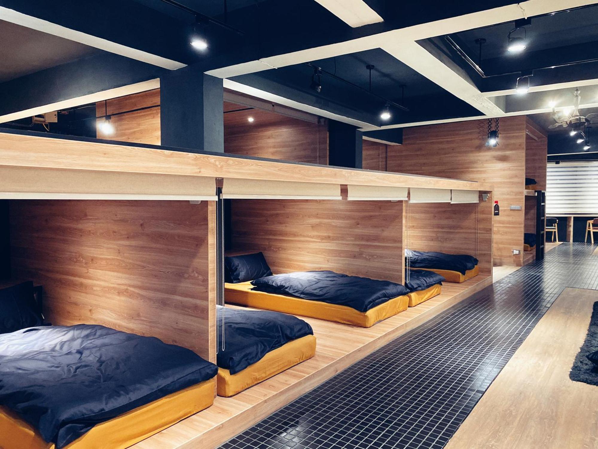 Perbed Hostel-Taichung Station Bagian luar foto
