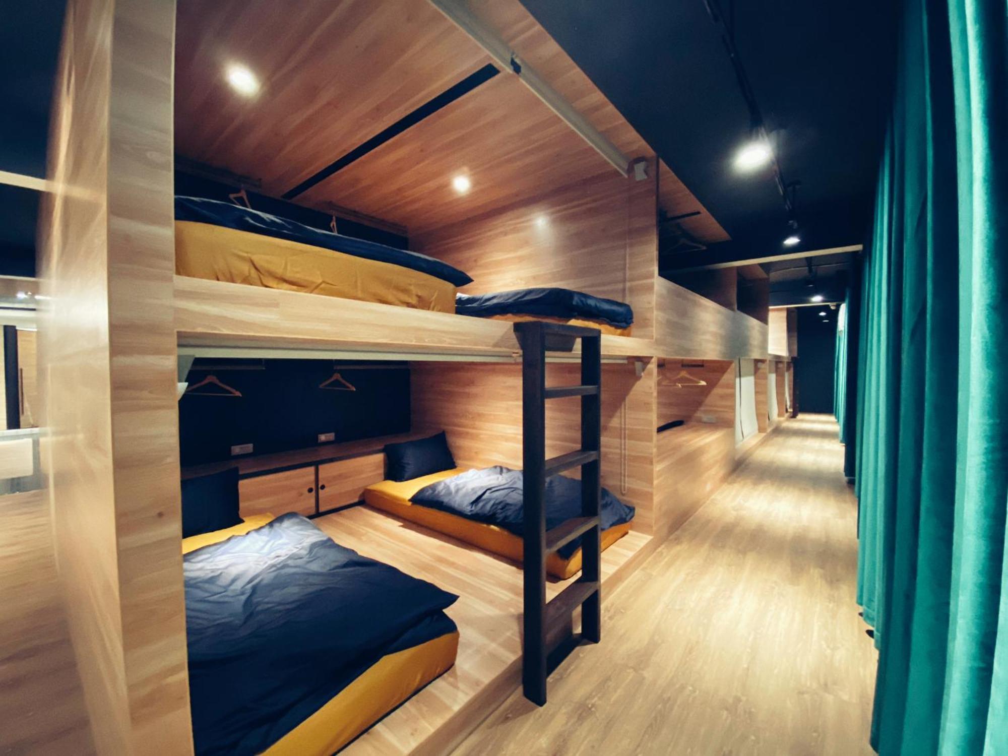 Perbed Hostel-Taichung Station Bagian luar foto