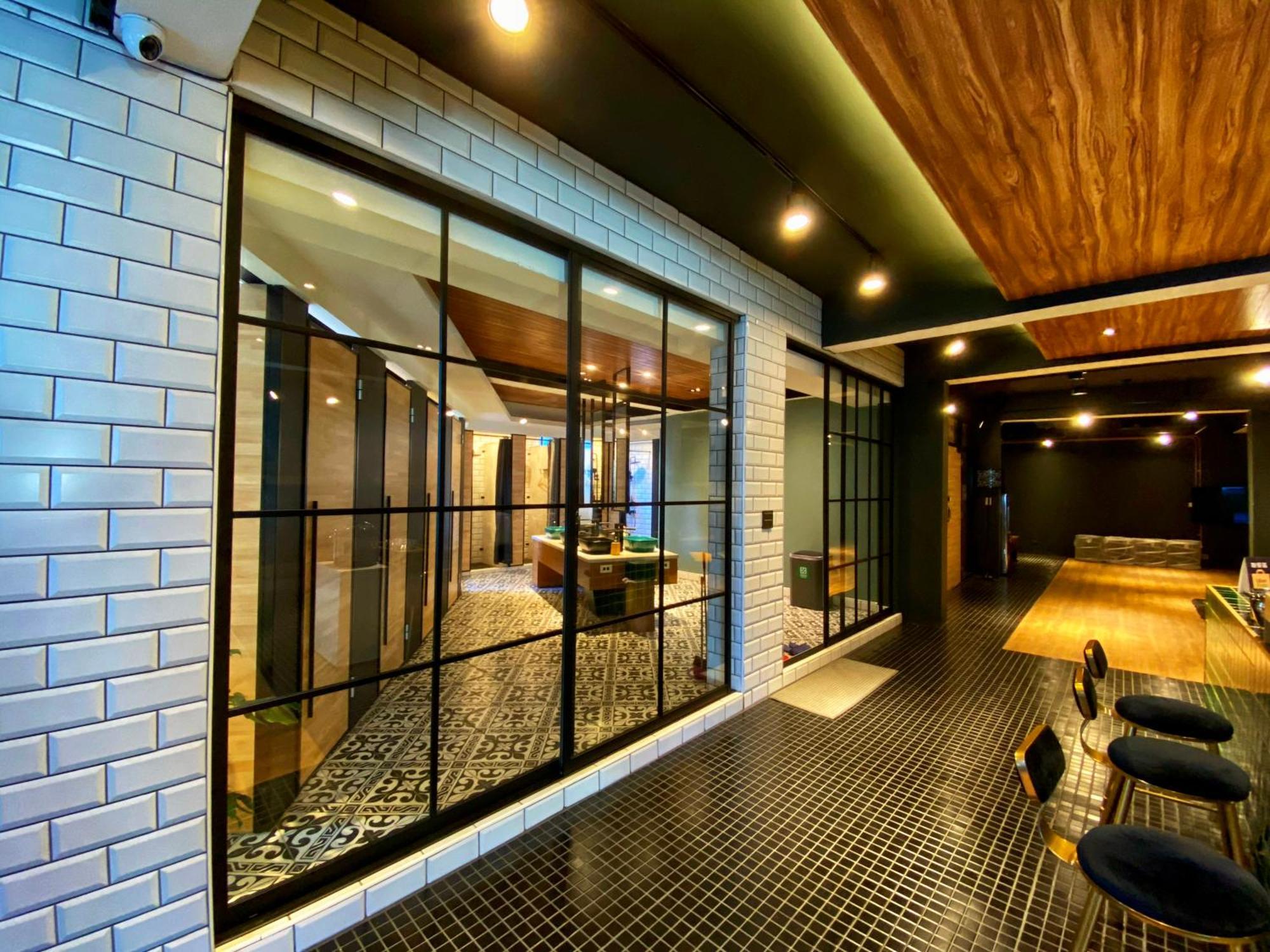 Perbed Hostel-Taichung Station Bagian luar foto