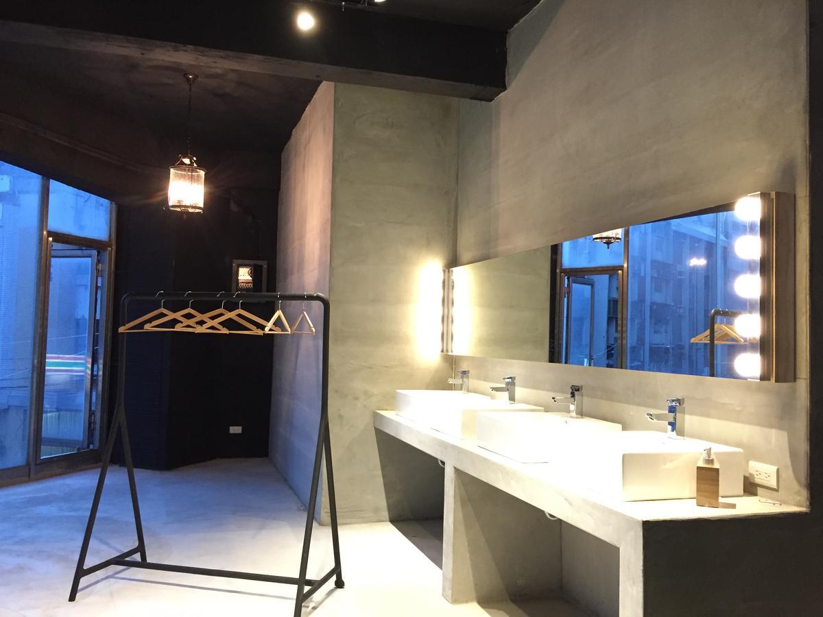 Perbed Hostel-Taichung Station Bagian luar foto